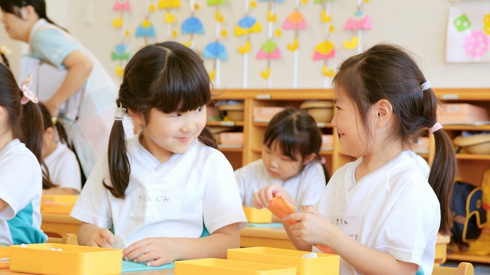 みさと団地みやおか幼稚園は、昭和50年より幼児教育に取り組む認可私立幼稚園です。